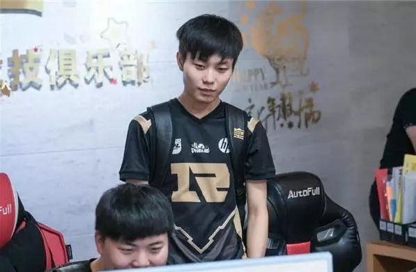 理极为冷静 理极为冷静